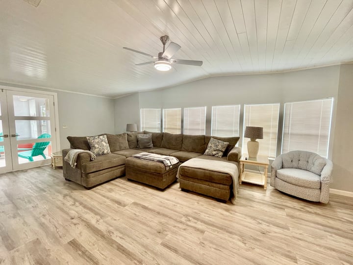 ‘Suns Up’ Florida Paradise! - North Fort Myers, FL