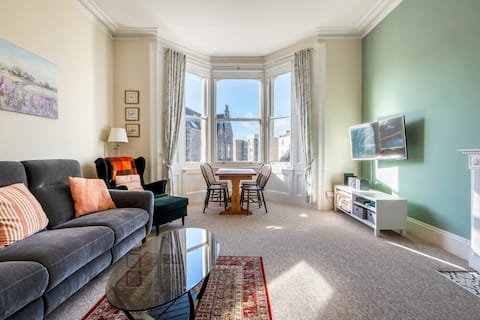 Clevedon Pier View apartment with 2 bedrooms and parking space