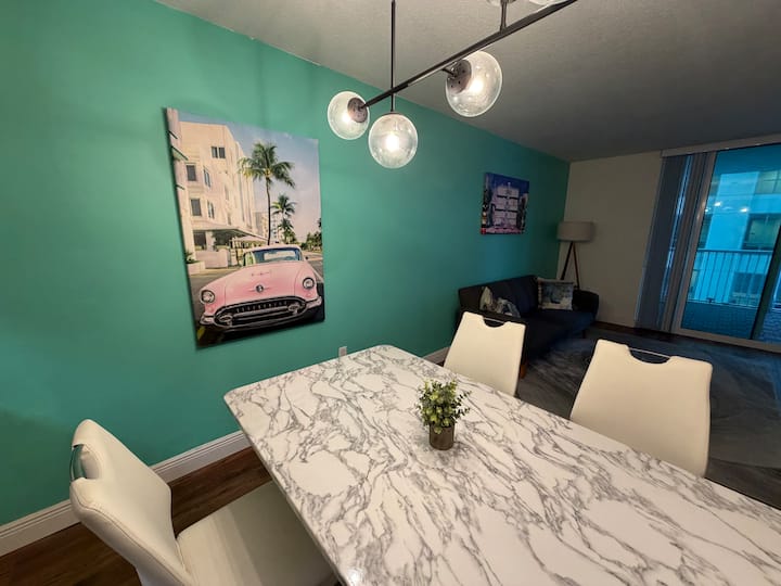Brickell Condo With 400 Sf Balcony, Pool & Parking - Miami