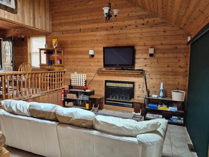 Lake Wallenpaupack Lakefront House With Dock - Lake Wallenpaupack, PA