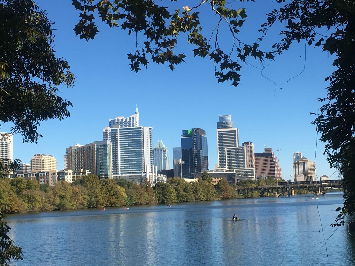 Central 2BR Retreat 5mi from Downtown Patio MC