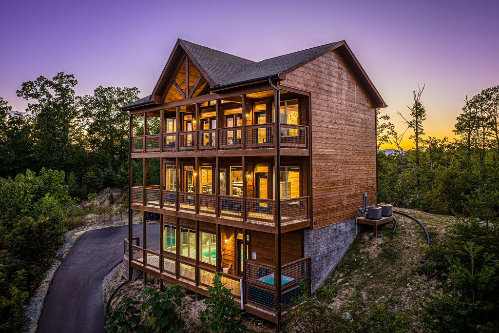 Free Attractions, heated pool, Hot Tub, 180º View.