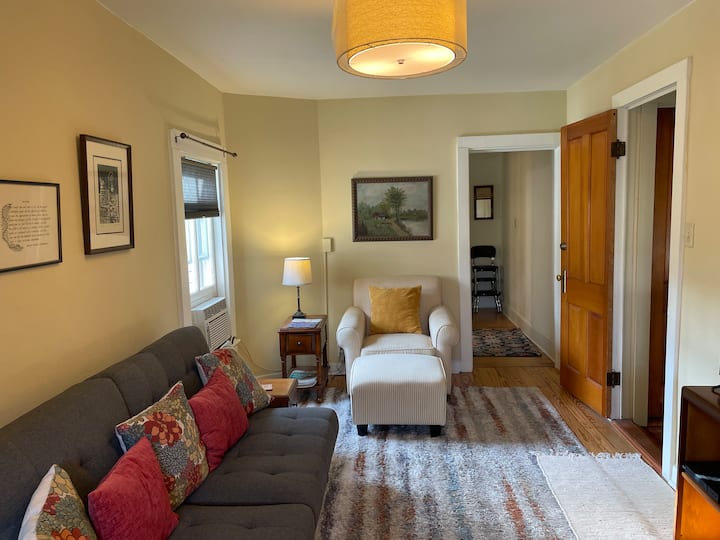 Morning Glory Retreat Maggie’s Suite (2/3br) - Decorah, IA