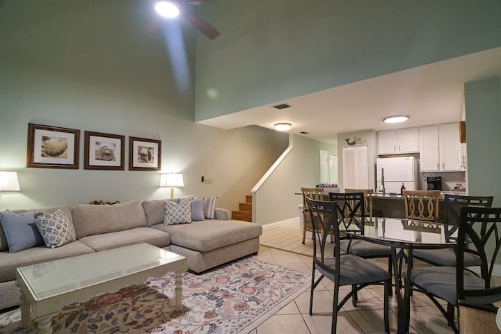 Warm Coastal Retreat Near St Augustine - セント・オーガスティーン・ビーチ, FL