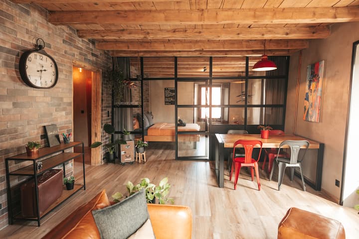 Industrial 🧳 Travel Themed Apartment ✈️🖤