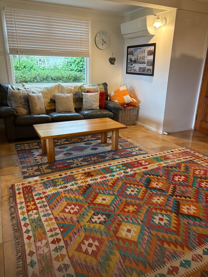 Charming Villa Apartment With Seaview. - Napier