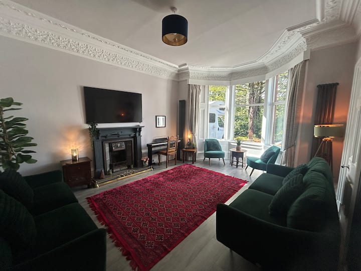 Cheerful 5 Bedroom Home On Loch Lomond - Balloch