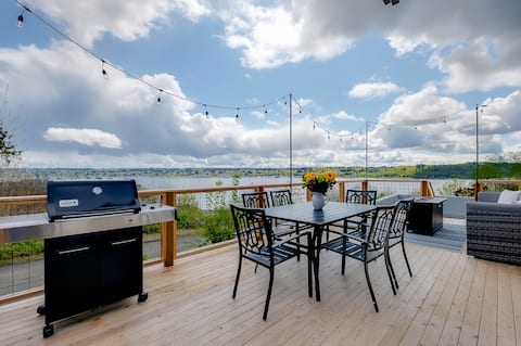 Waterview 4BR Home w/Hot Tub, Spa Bath & Game Room