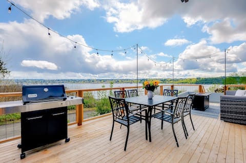 Waterview 4BR Home w/Hot Tub, Spa Bath & Game Room