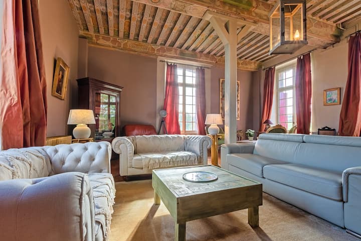Château D'esclavelles - France