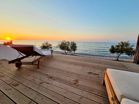 Dror Beachfront House – Walk to Water