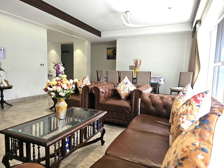 Sts: Luxury 4bhk Defence Colony Parking Central - New Delhi