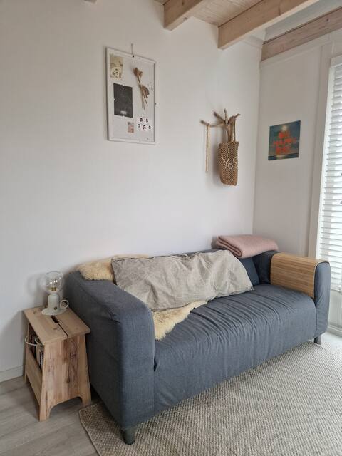 Popular Airbnb listing: Het Huisje, tiny house in the center of Bakkum in Bakkum Zuid