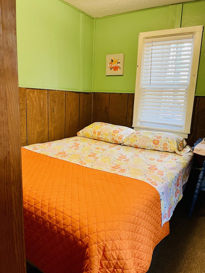 Bedroom #2 (queen bed)