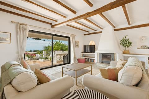 Successful Airbnb property: Tranquil private villa with pool near Burgau, Luz in Lagos