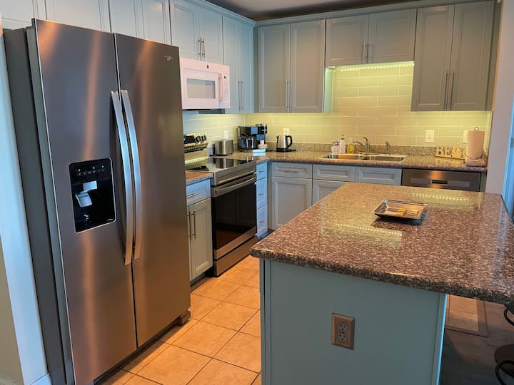 330 Laketown Wharf.  Low Floor 2 Bed/2 Bath + Bunk - Panama City Beach