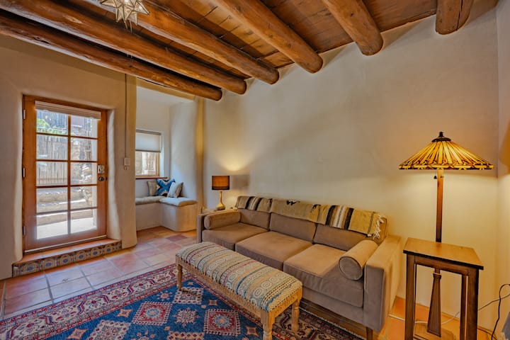 Pet Friendly Charming House - Short Walk To Canyon - Santa Fe, NM