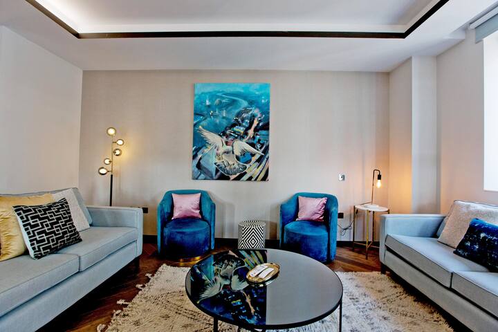 Golden Square Seventeen