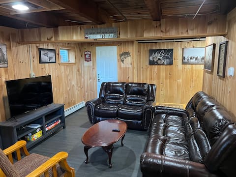 Tug Hill Cabin right on the trails!
