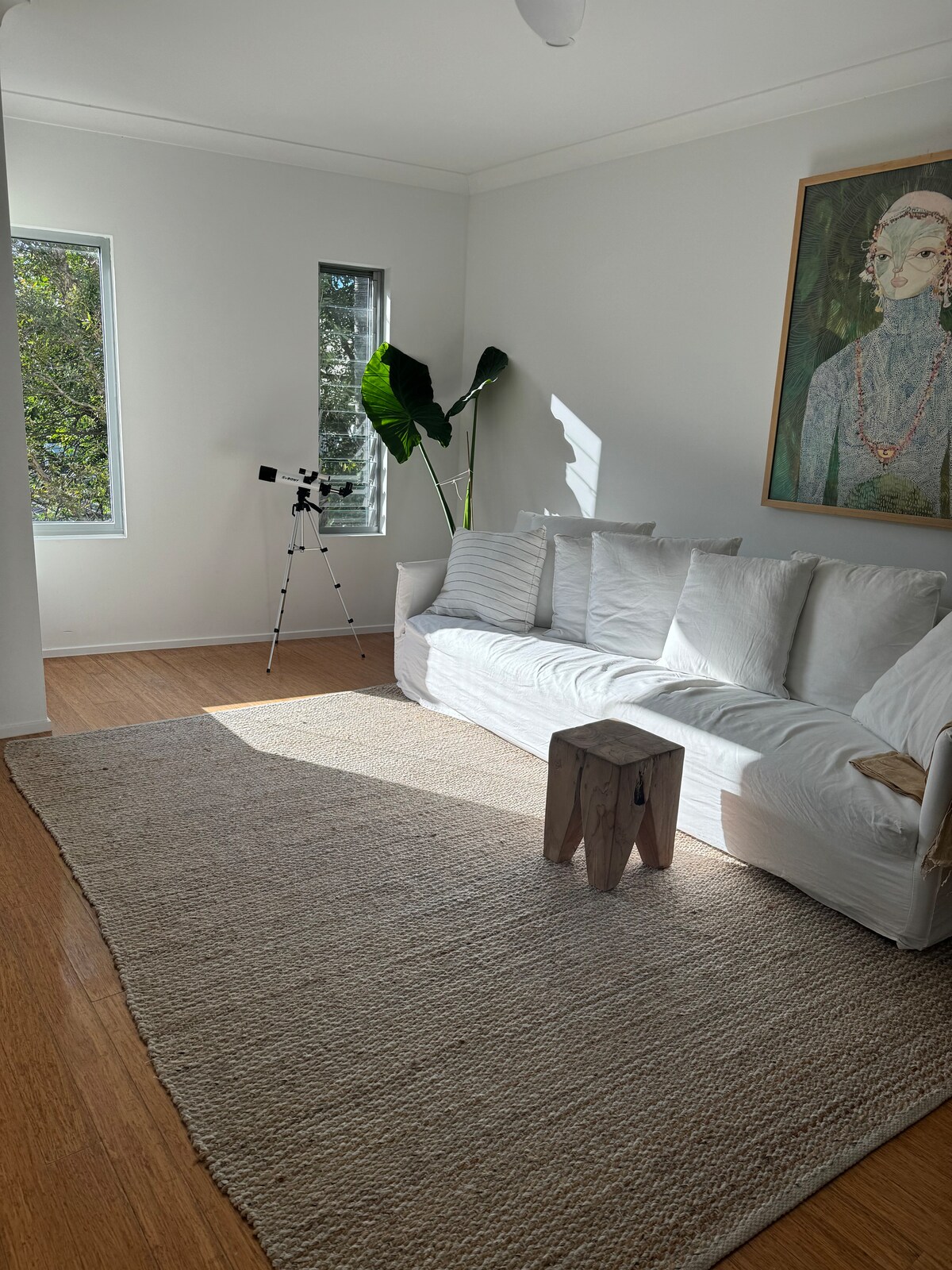 Top Airbnb: Entire stylish 2 bed apartment, 500m to beach! in Tugun
