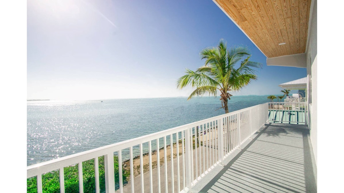 Aqua Vista Oceanfront Home 3 bed 3.5 bath with poo