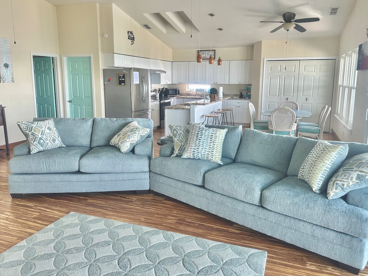 Successful Airbnb property: Bay Haven on Copano- 4 bdrm w/ 230+ft Fishing Pier in Corpus Christi Coastal