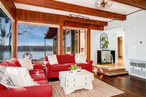 Farmhouse Apartment - River Road Historic Home