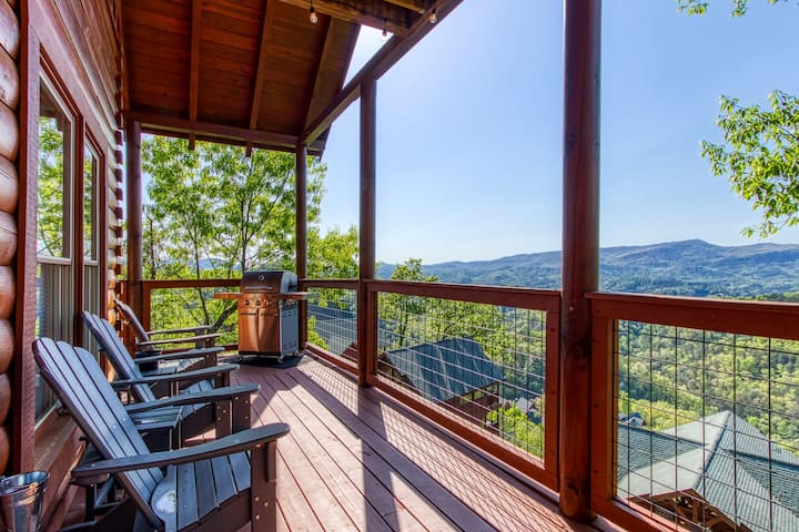 Majestic Views King Suites Hottub Games! - Pigeon Forge