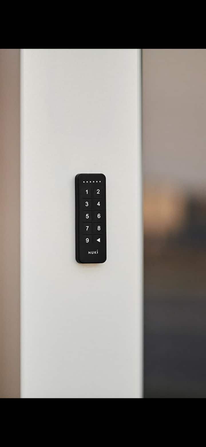 Edge View exterior — stone-built Peak District cottage set in the Hope Valley