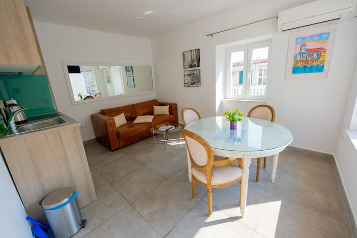 Luxury Apartment With Hot Tub In Vodice Downtown - Vodice