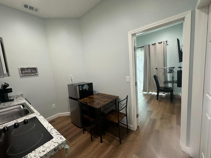 Ground-level Suite Near Atlanta, Women Guests Only - Douglasville, GA