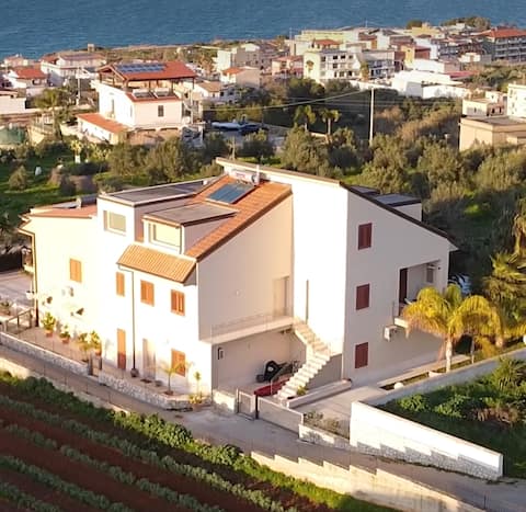 Nereide home 350 sqm with large garden