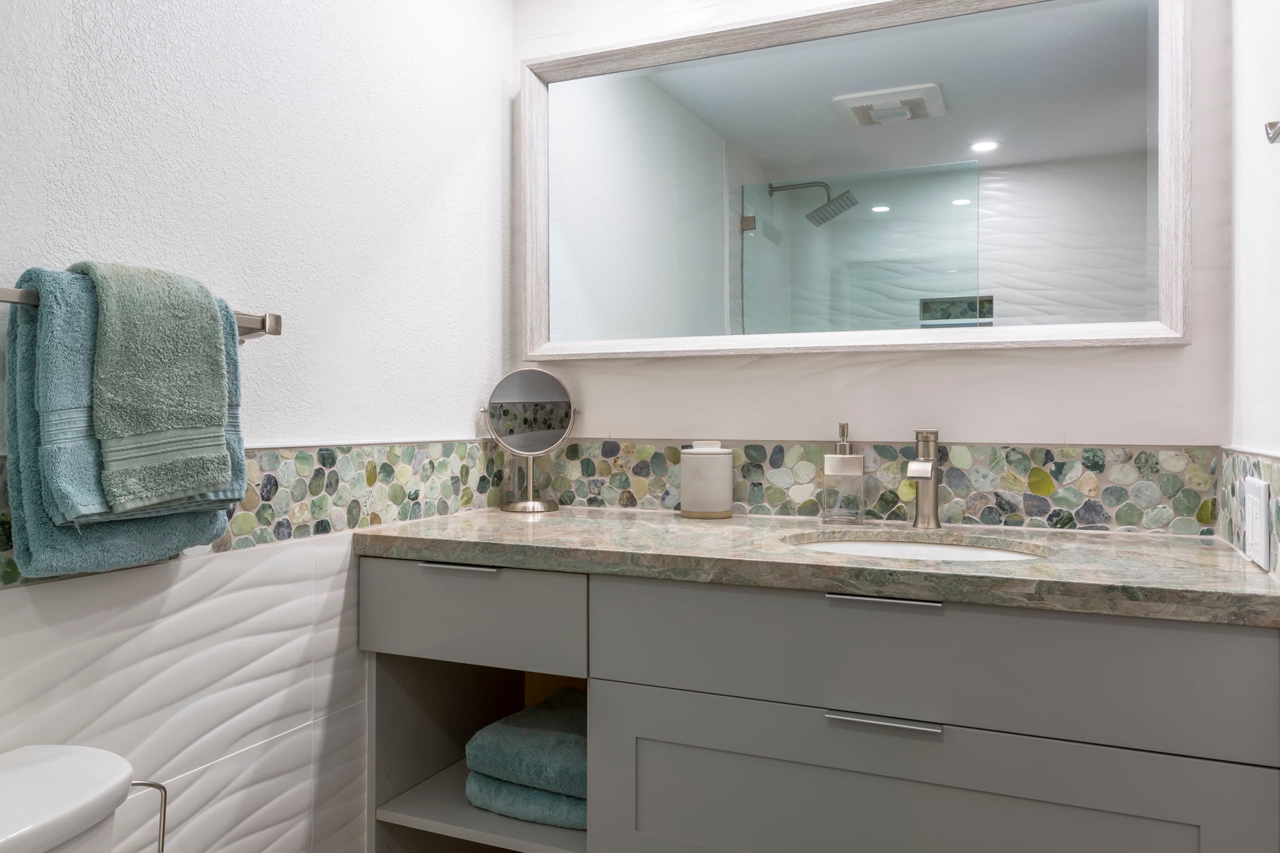 Condo in Kihei · ★4.86 · 1 bedroom · 2 beds · 2 baths - Image 4