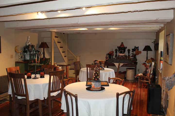 The Horseman House, 3 Bedroom, 2 Bath - Hyde Park, NY