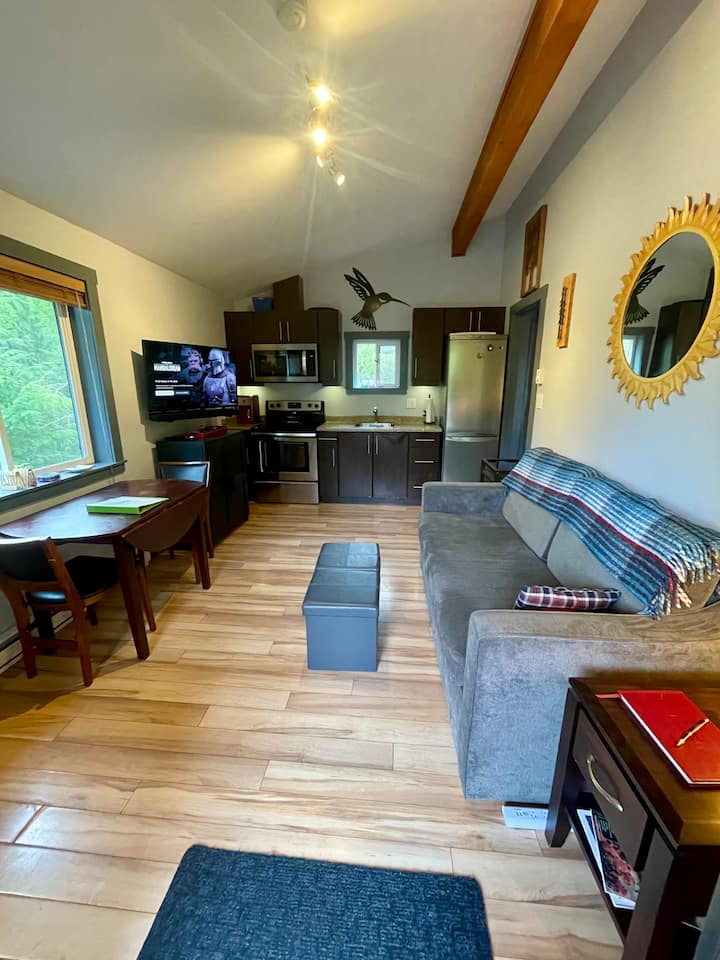 The Birg's Nest, A Comfy 2 Bedroom Cottage - Port Renfrew