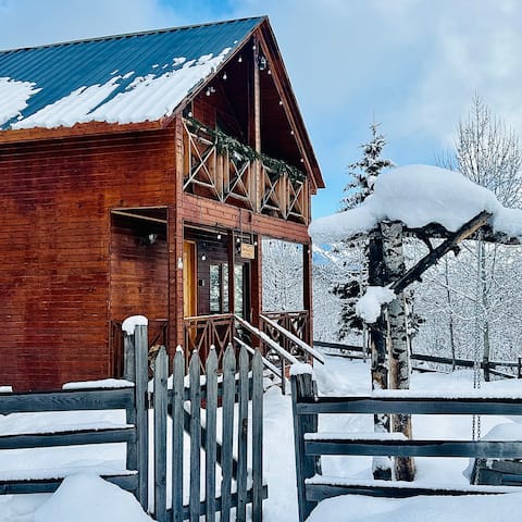 Cottage with a view of Mestia "HILL SILENCE MESTIA 1"