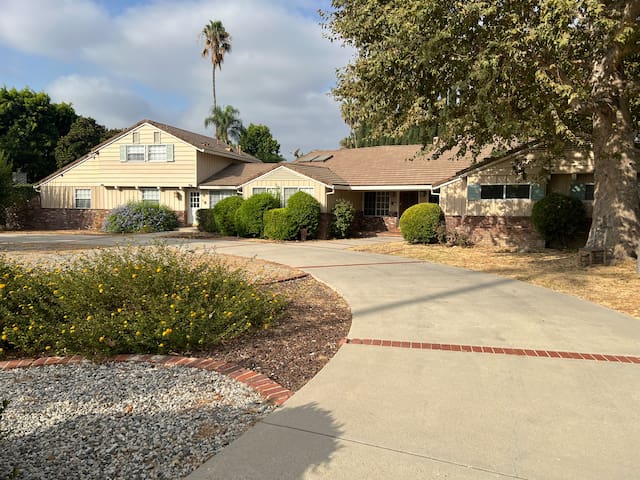 Los Angeles Private Vacation Pool Estate near CSUN