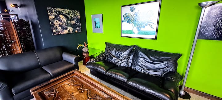 Private living room with sofa bed
/
Private room with sofa bed