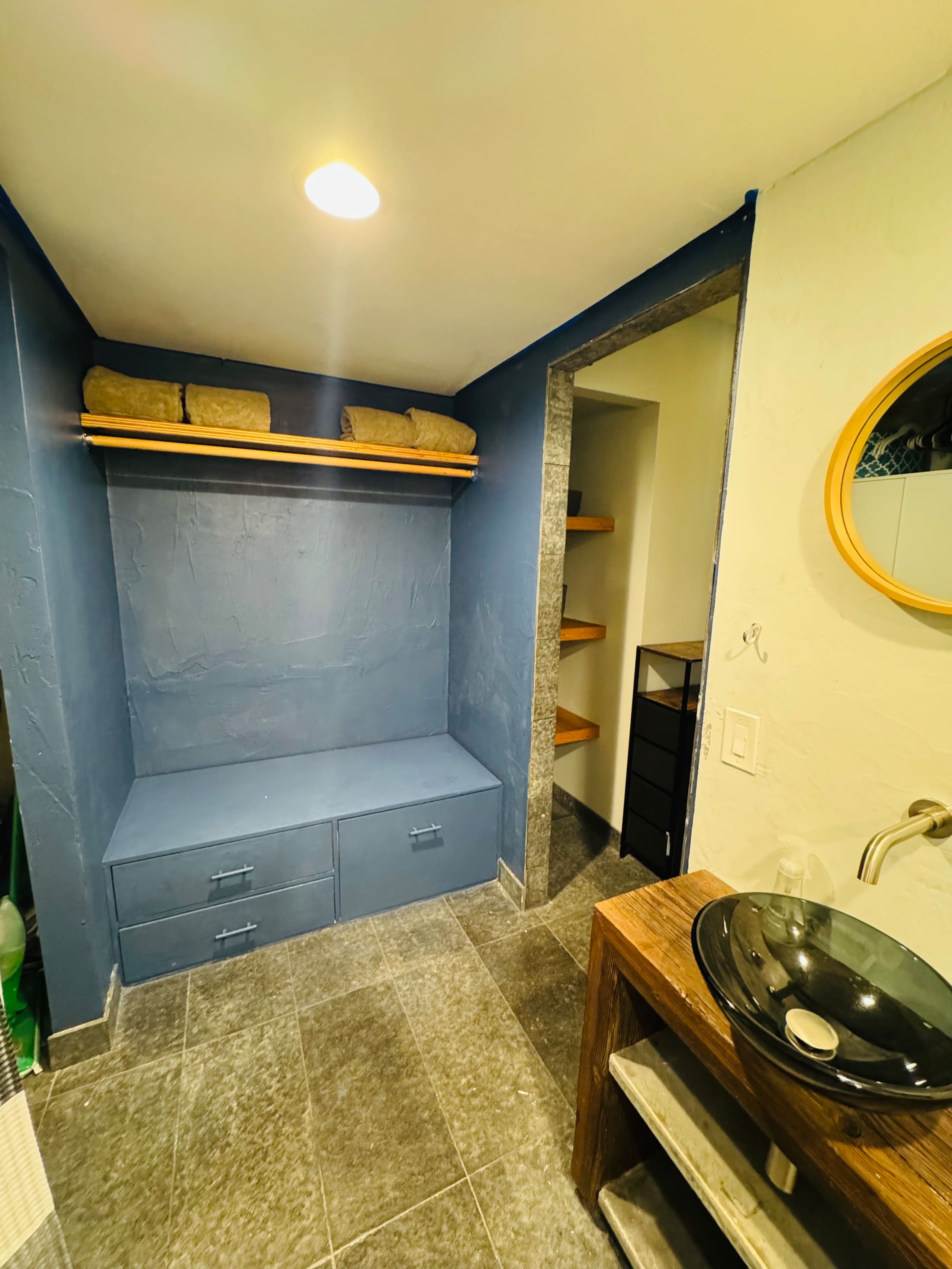 Condo in Honolulu · ★4.82 · Studio · 1 bed · 1 private bath - Image 9