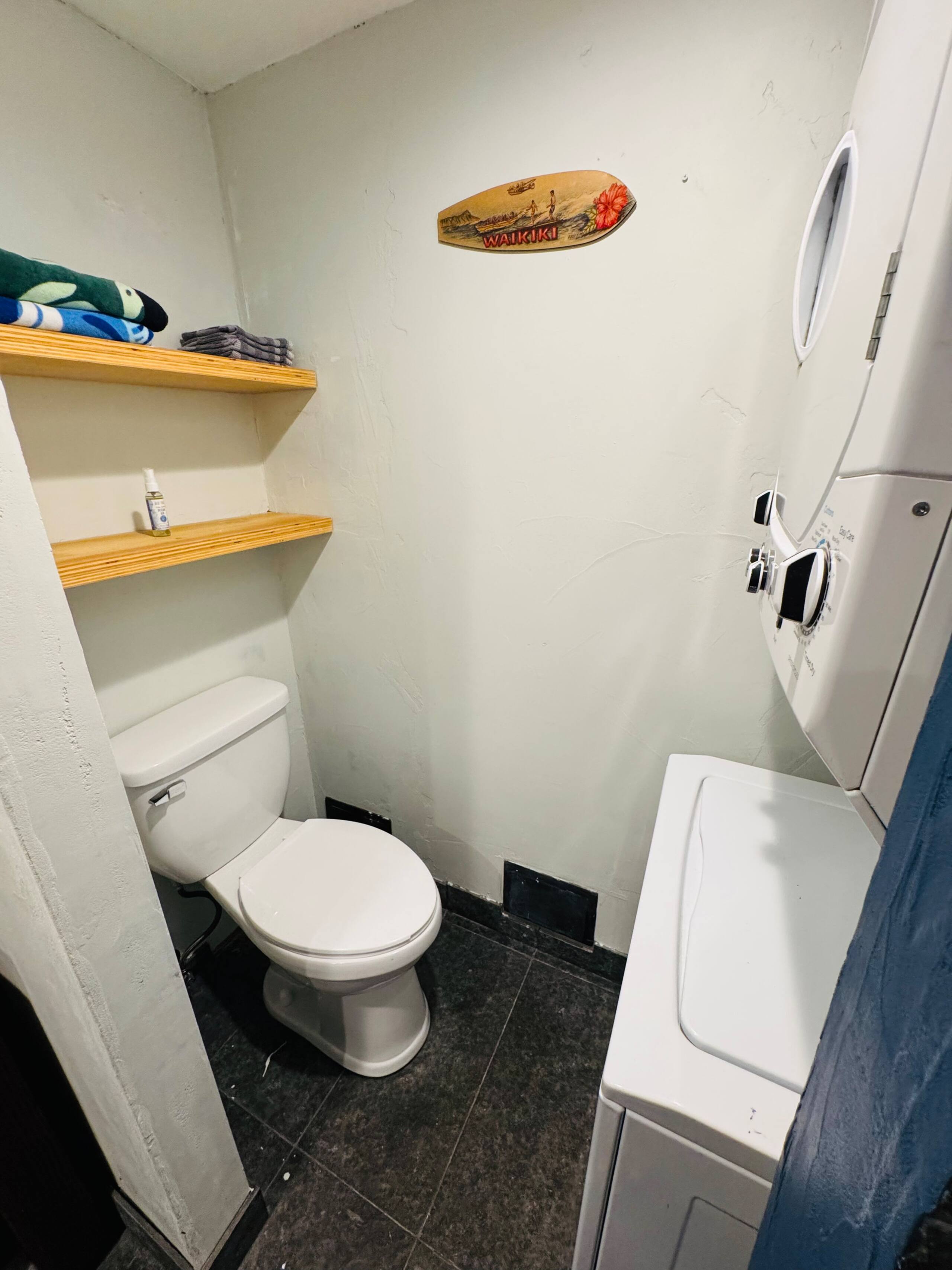 Condo in Honolulu · ★4.82 · Studio · 1 bed · 1 private bath - Image 6