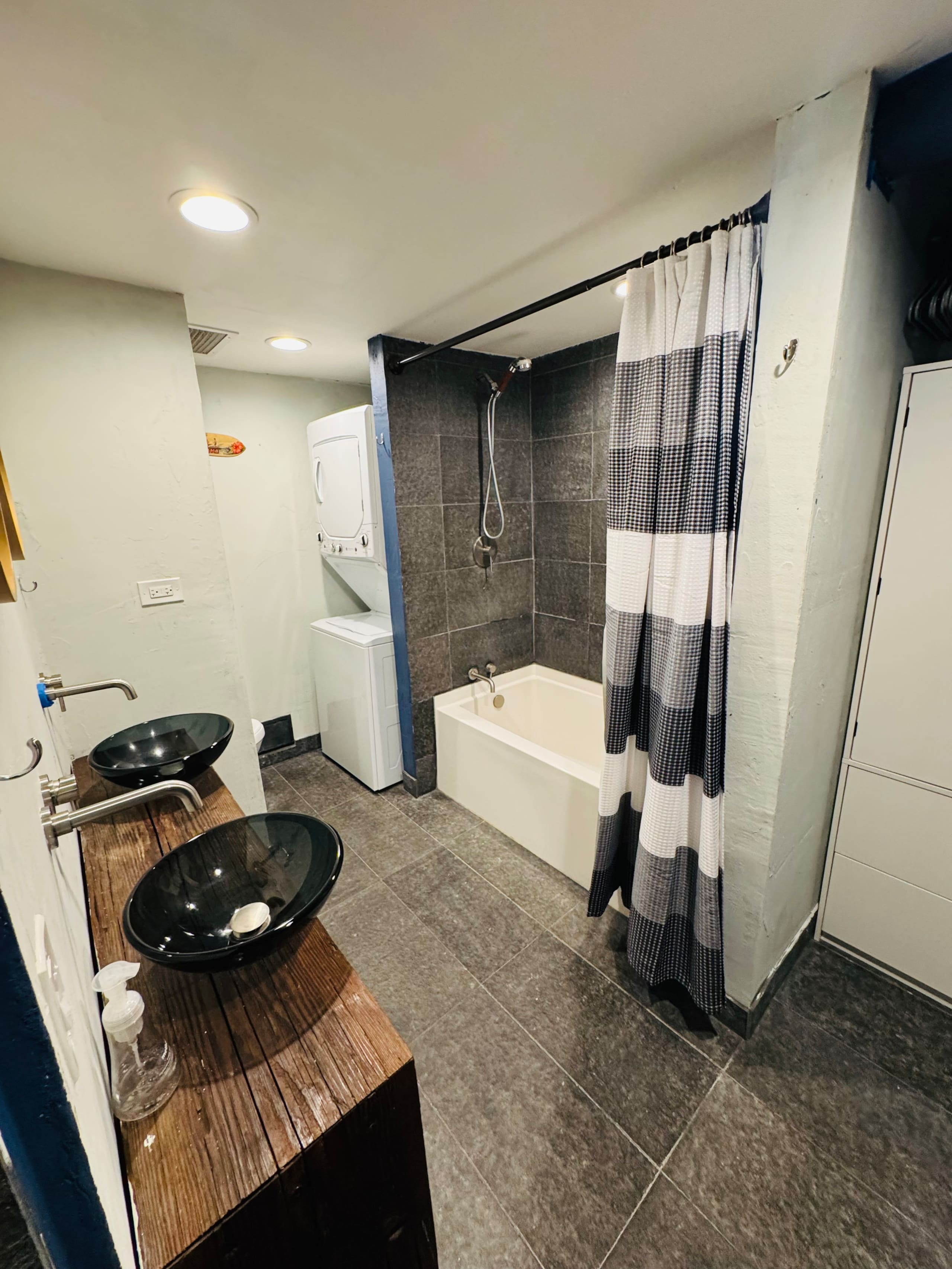 Condo in Honolulu · ★4.82 · Studio · 1 bed · 1 private bath - Image 8