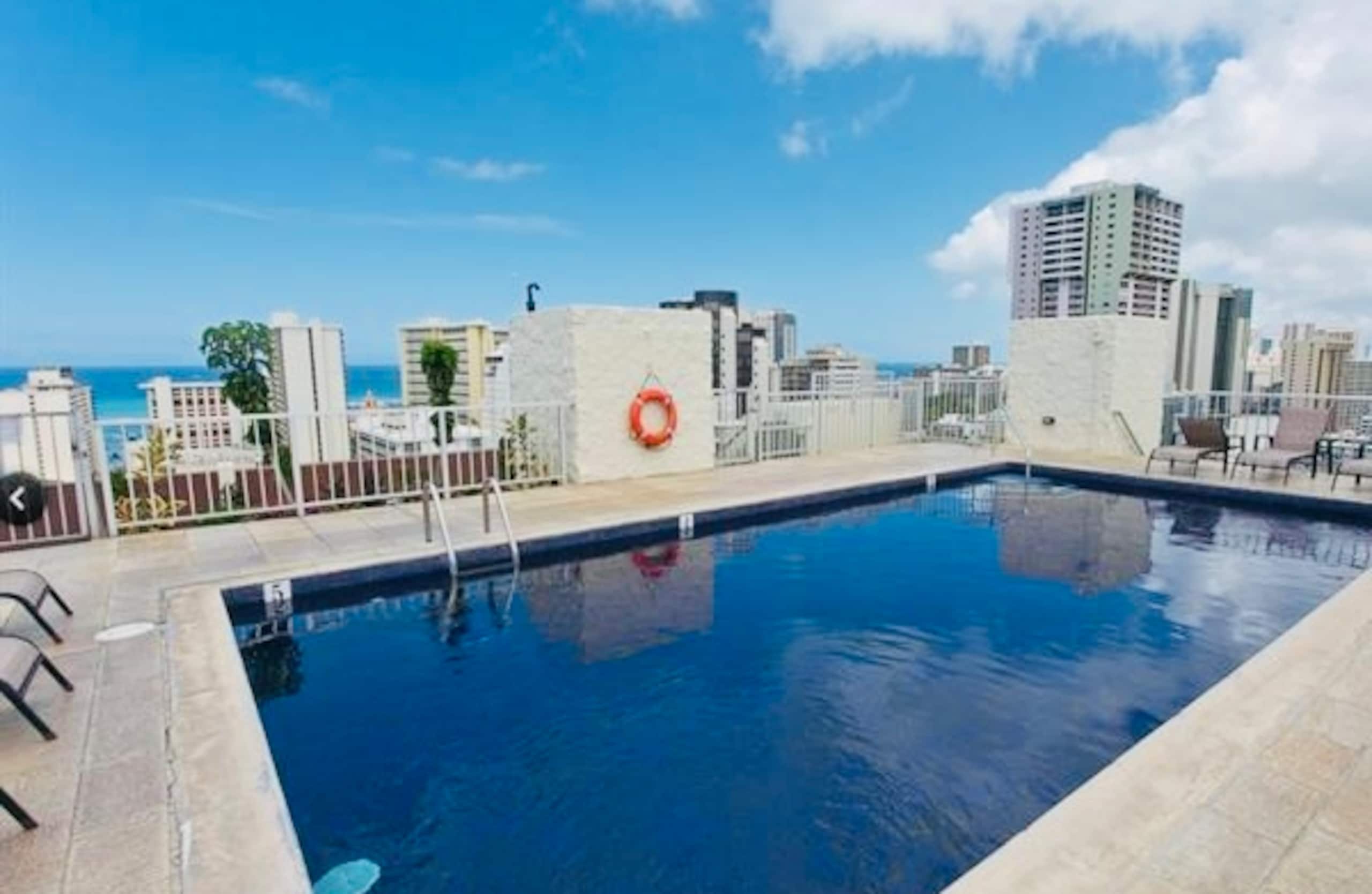 Condo in Honolulu · ★4.82 · Studio · 1 bed · 1 private bath - Image 19