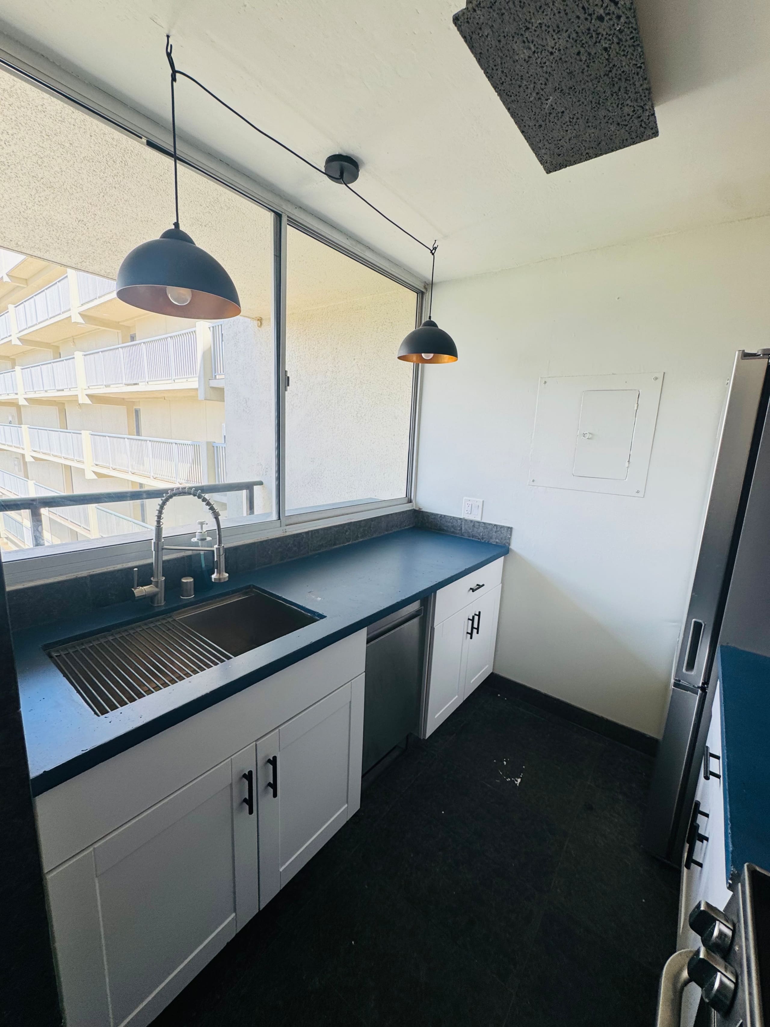 Condo in Honolulu · ★4.82 · Studio · 1 bed · 1 private bath - Image 3