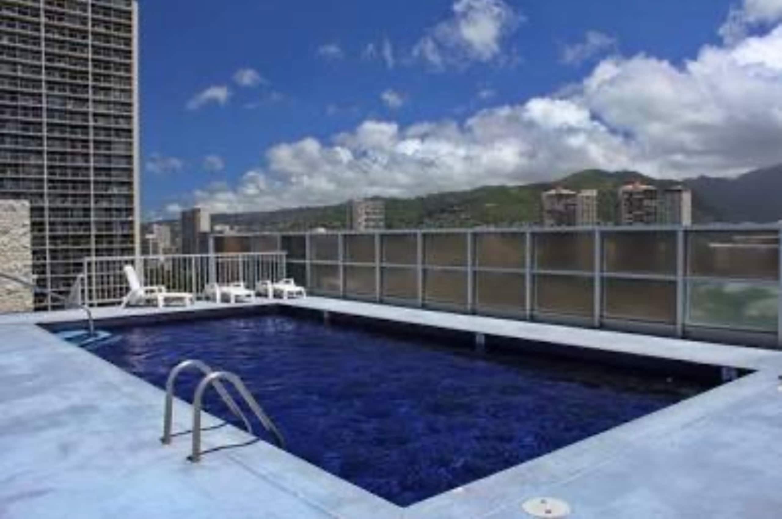 Condo in Honolulu · ★4.82 · Studio · 1 bed · 1 private bath - Image 20