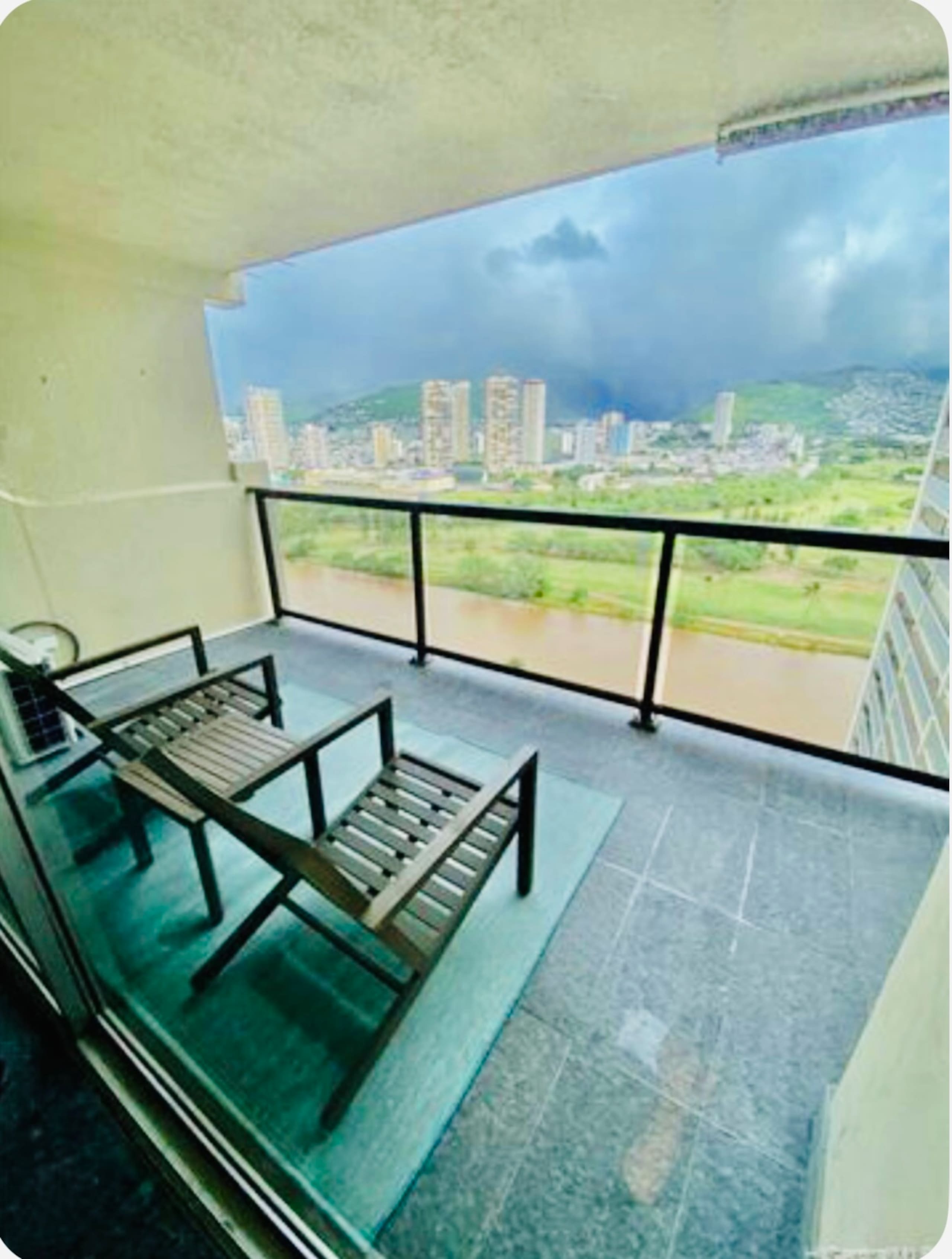 Condo in Honolulu · ★4.82 · Studio · 1 bed · 1 private bath - Image 11