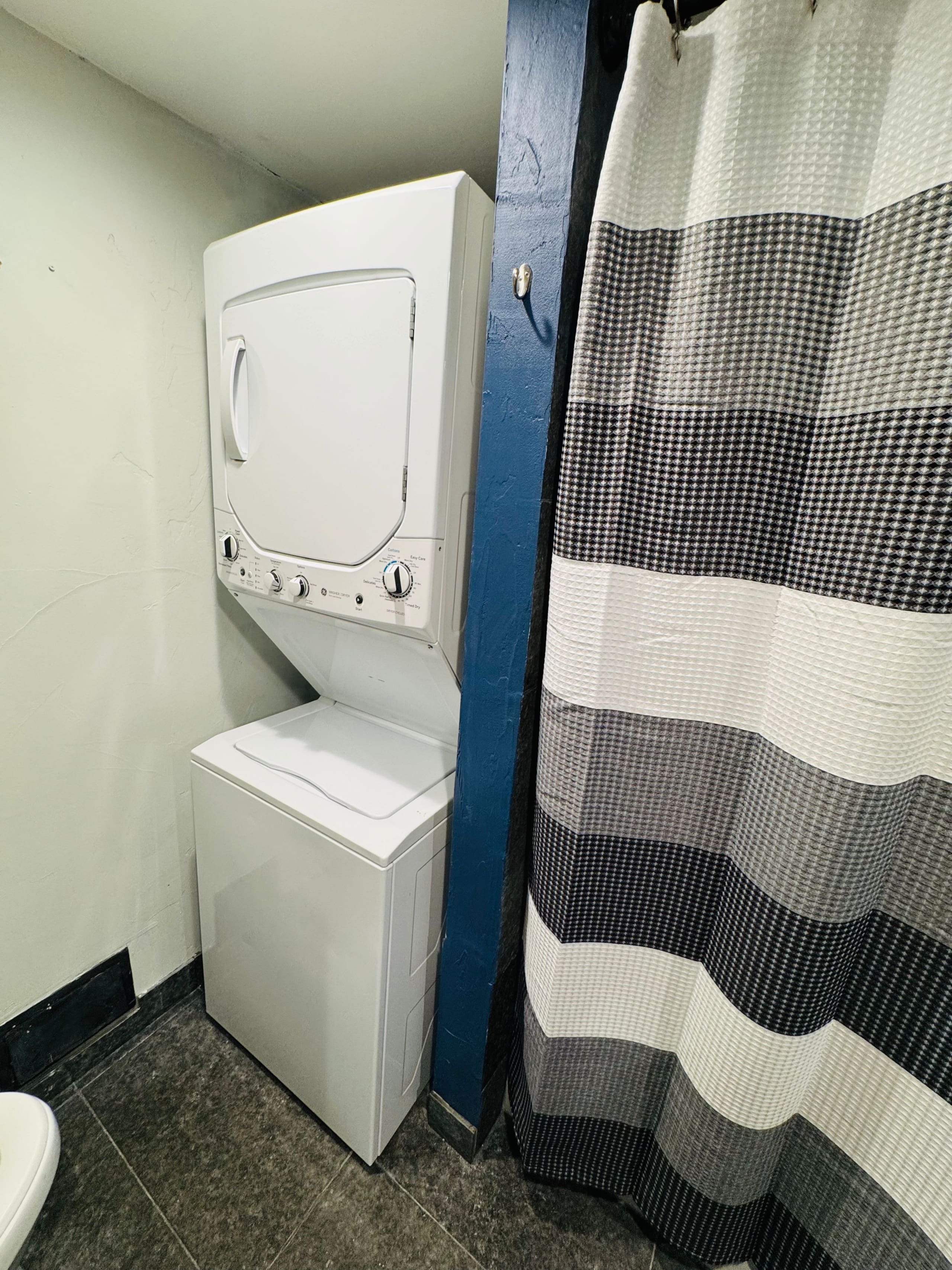 Condo in Honolulu · ★4.82 · Studio · 1 bed · 1 private bath - Image 10