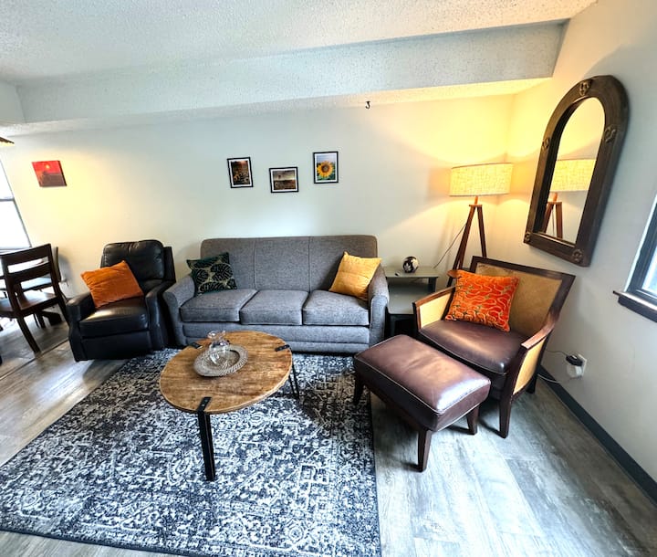 Spacious Two Level Spot Near Ku - ローレンス, KS