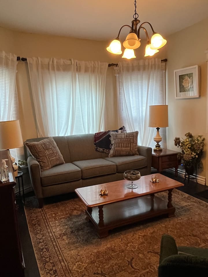 Elegant Colonial Home Near Major Hospitals. - Syracuse