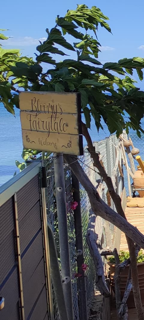 Popular Airbnb listing: Bloomy’s Fairytale on the beach in Δήμος Μεσσήνης