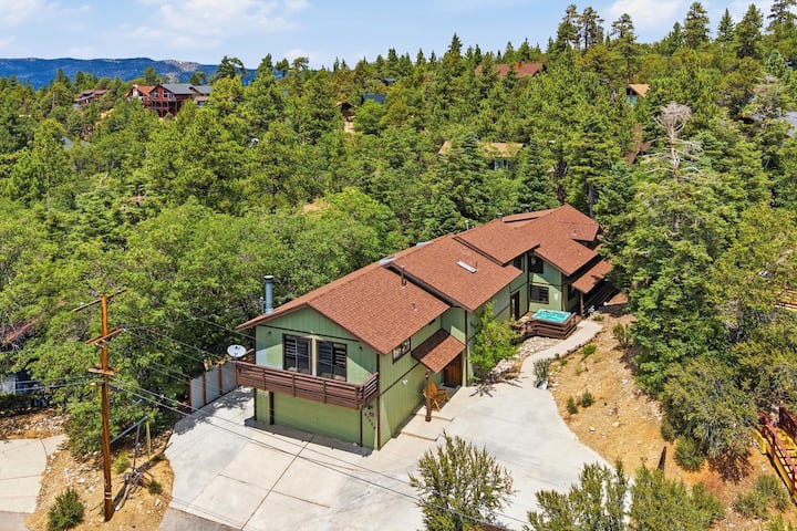 All Seasons: Cine! ¡Mesa De Billar! Hot Tub! Mtn Views! ¡Televisión Por Cable! Varias Cubiertas! - Big Bear Lake, CA